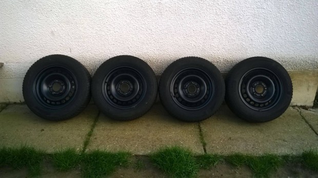 Eladó 4db 15-ös 5x120as BMW lemezfelni 195 65r15 Hankook téli gumival