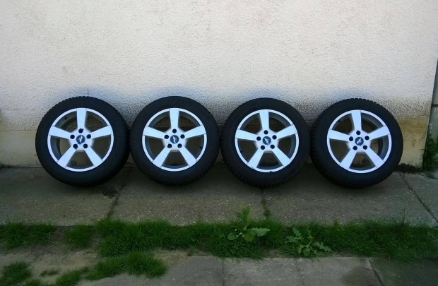 Eladó 4db 16-os 5x114,3-as FLW alufelni 205 55R16 újszerű téli gumival