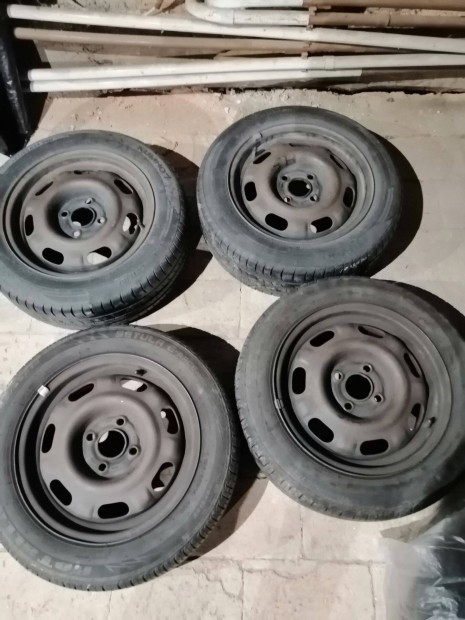 Elad� 4db 185/55R14 ny�ri gumi felnivel, d�szt�rcs�val!