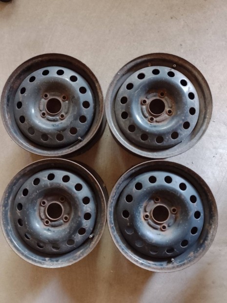Elad 4db 2002-es Ford Focus 15col felni