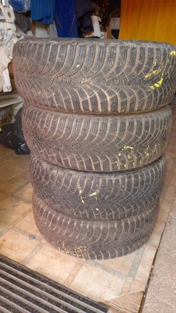 Elad 4db 205/55 R16 Good Year Ultragrip 9 Tligumi