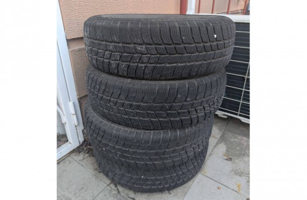 Eladó 4db Barum 185/70 R14 téli gumi jó mintázattal