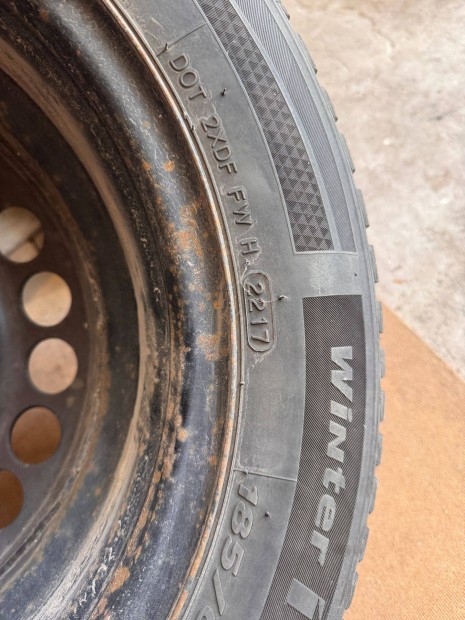 Eladó 4db Hankook Téli Gumi Acél felnivel Tpms szenzorral !