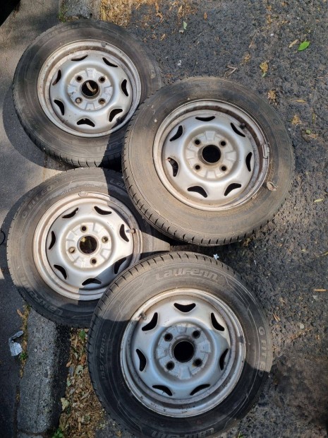 Eladó 4db Laufenn nyári gumi (suzuki swift) felnivel 155/70R13