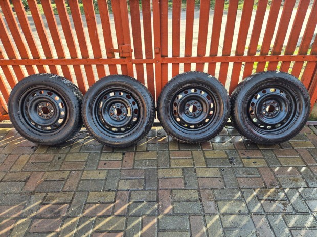 Elad� 4db Mazda 5x114.3 16" lemezfelni 205/60 R16 Goodyear t�li gumiva