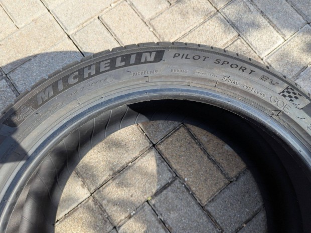 Elad� 4db Michelin Pilot Sport EV 255/45 R20 �j gumi