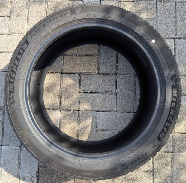 Elad 4db Michelin Pilot Sport EV 255/45 R20 j gumi