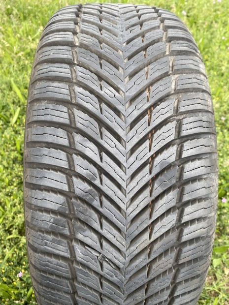 Eladó 4db Nokian 4 évszakos gumi 215/45 R17