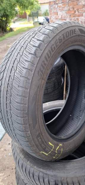 Eladó 4db Párban Bridgestone 225/55 17 Es Méretben Gumi