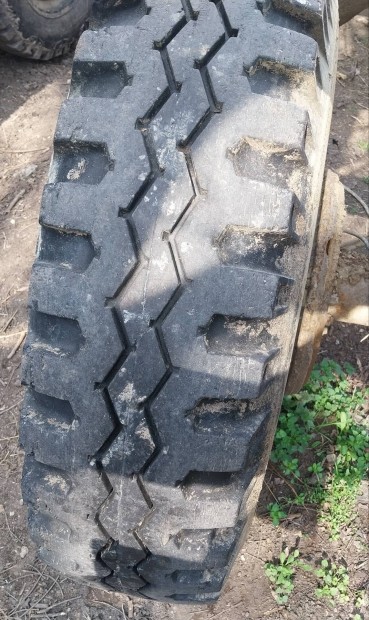 Elad� 4db Robur terepes felni 1100as gumikkal