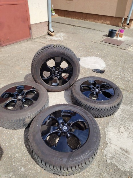 Elad 4db Toyota alufelni tli gumival
