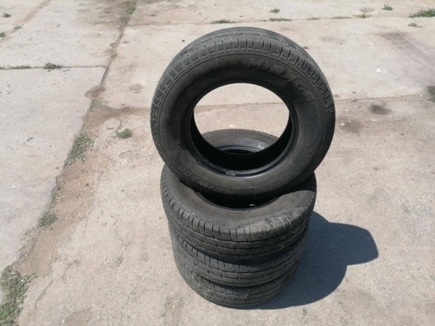 Eladó 4db. 215/70R15C, 15C gumi