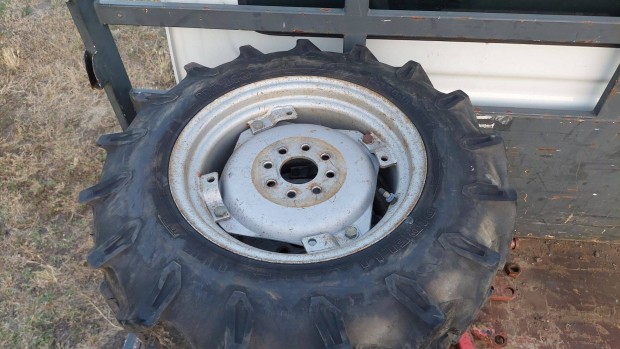 Eladó 4db. traktor kerék 7.5-18 Pirelli Antonio Carraro Agt