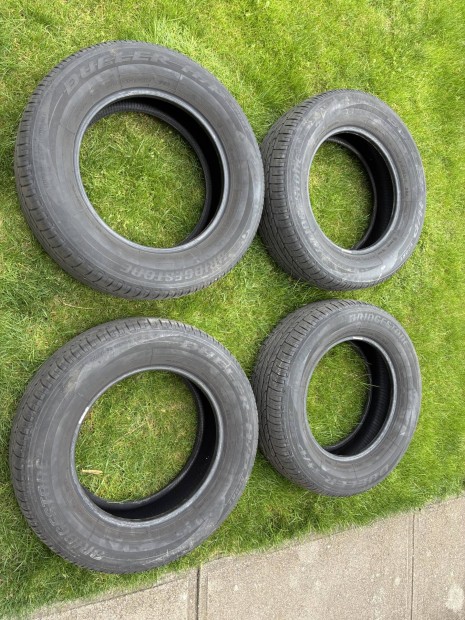 Elad� 4db keveset futott Bridgestone Dueler Sport 215/65 R16 ny�rigumi