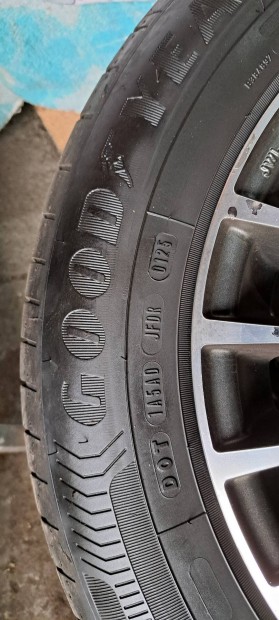 Elad 4x100 Mak felniszett,185/65 R15 2025 Goodyear gumival.