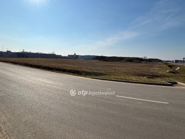 Elad� 5000 nm-es telek Debrecen