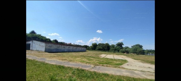 Elad 500m2 csarnok -2700 m2 terlet