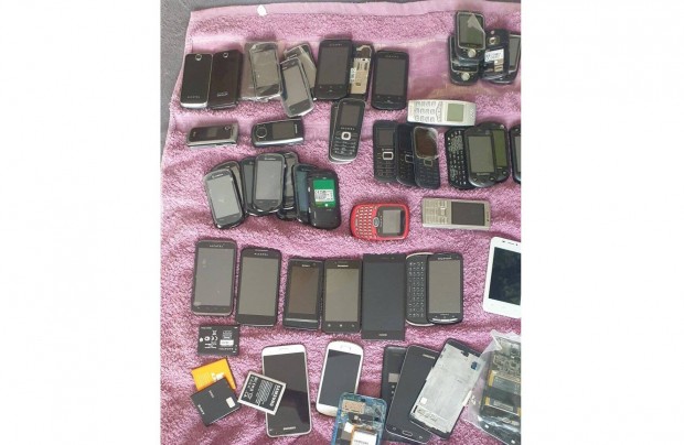 Elad 50 darab mobiltelefon.Samsung,Huawei,Alcatel,Sony,Lenovo
