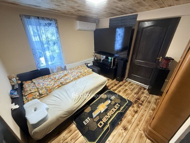 Elad� 50 nm-es h�z Tiszak�cske