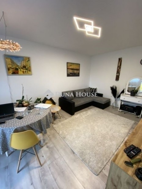 Elad� 50 nm-es lak�s P�cs