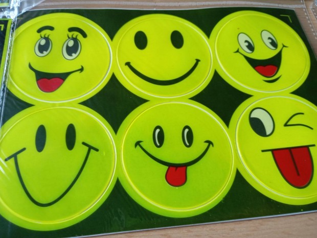 Eladó 50db os újszerű csomagolásu smile matricás csomag