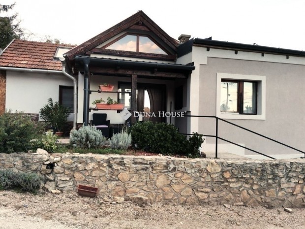 Elad� 51 nm-es h�z Balatonalm�di