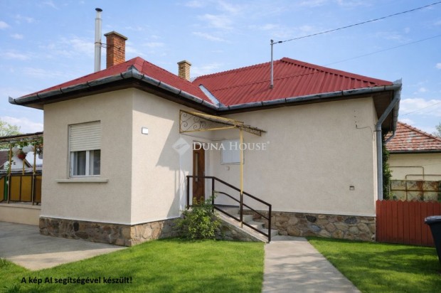 Elad� 51 nm-es h�z Monor