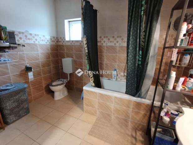 Elad� 51 nm-es h�z T�pi�bicske