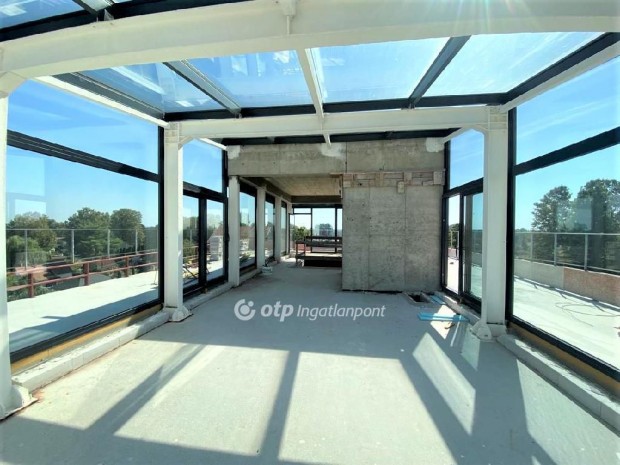 Elad� 51 nm-es lak�s Balatonfenyves