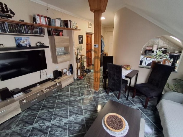 Elad� 51 nm-es lak�s Cegl�d