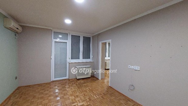 Elad� 51 nm-es lak�s Kis�jsz�ll�s