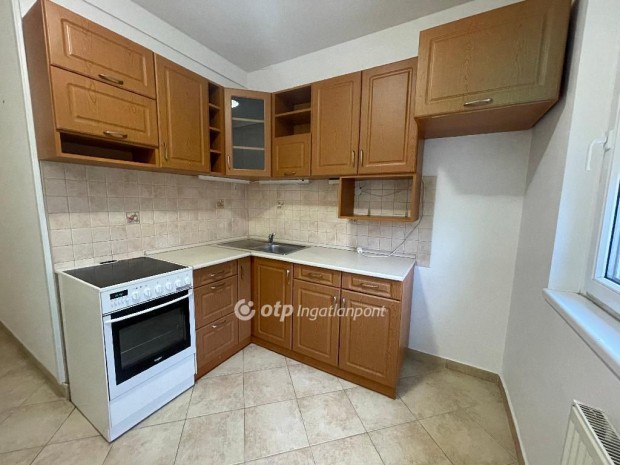 Elad� 51 nm-es lak�s Ny�regyh�za