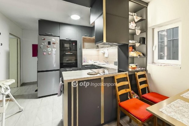 Elad� 52 nm-es h�z Abas�r