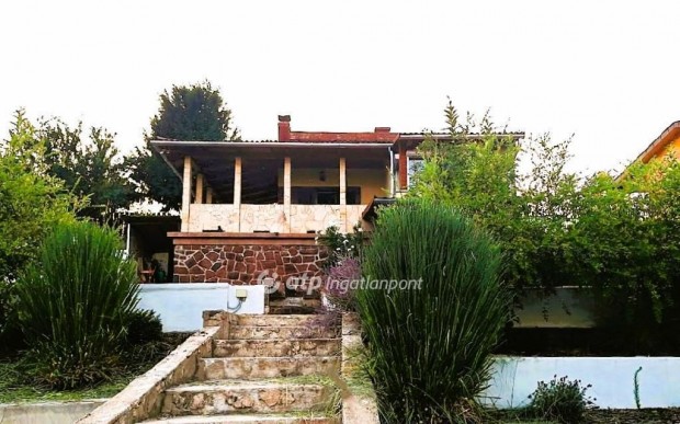 Elad� 52 nm-es h�z Balatonalm�di