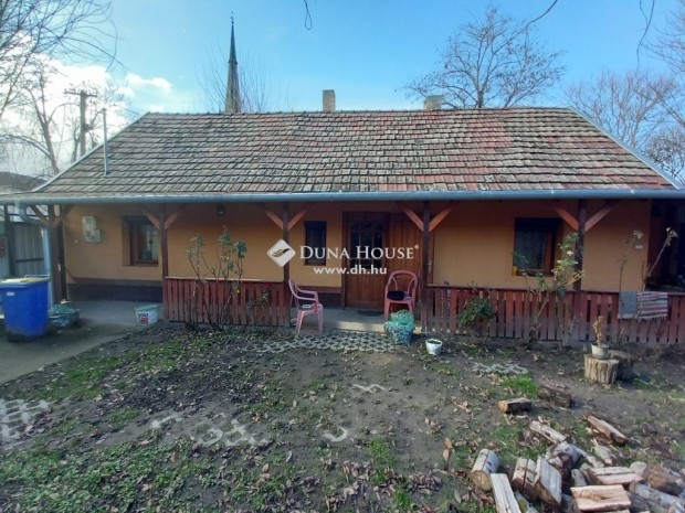 Elad� 52 nm-es h�z Tiszak�cske