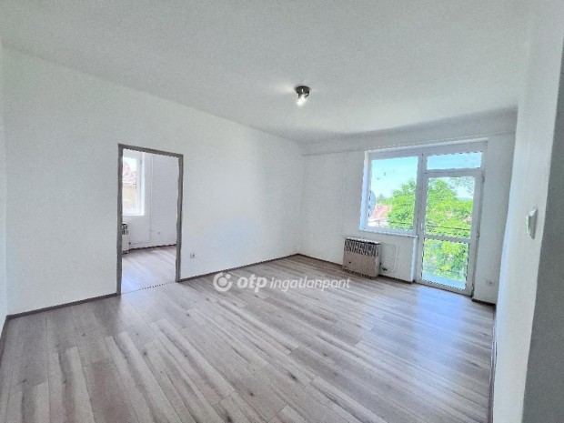 Elad� 52 nm-es lak�s B�tonyterenye