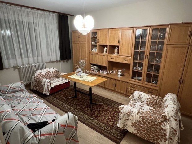 Elad� 52 nm-es lak�s Sz�kesfeh�rv�r