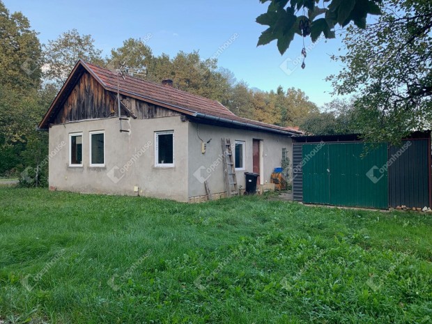 Elad� 53 nm-es h�z Kercaszomor