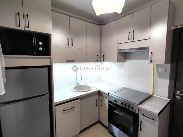 Elad� 53 nm-es lak�s Debrecen