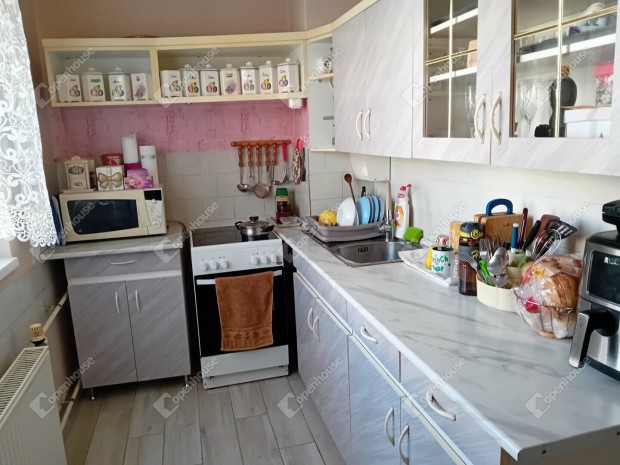 Elad� 53 nm-es lak�s Tatab�nya