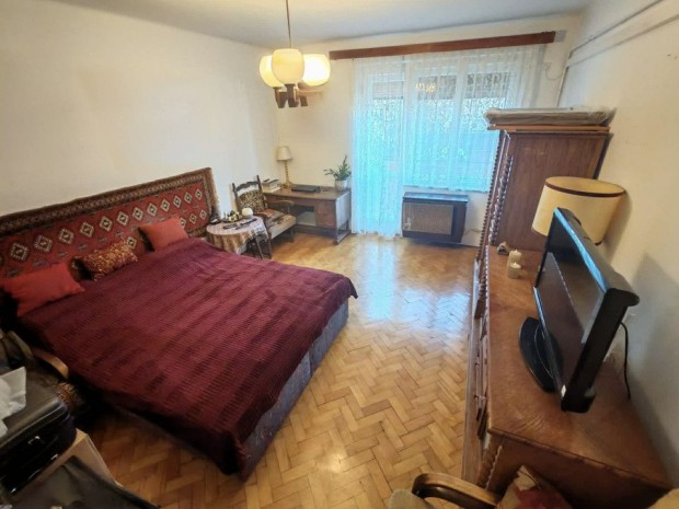 Elad� 53 nm-es t�gla lak�s Szeged Mad�ch utca