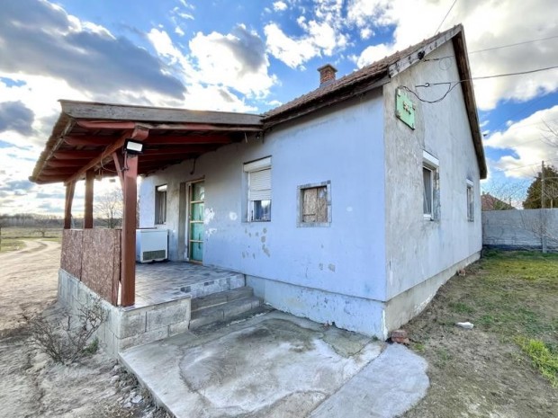 Elad� 54 nm-es Csal�di h�z Nagyk�ta