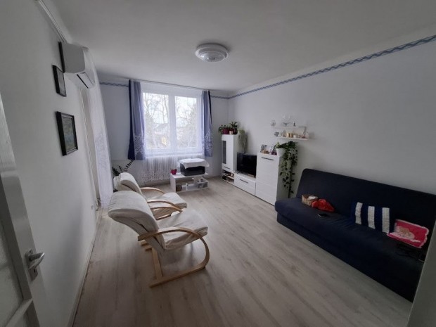 Elad� 54 nm-es Fel�j�tott t�gla lak�s Hajd�szoboszl�