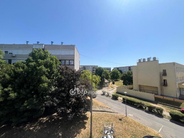 Elad� 54 nm-es lak�s Beretty��jfalu