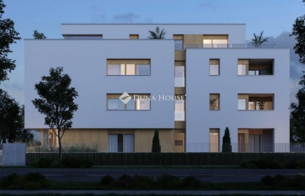 Elad� 54 nm-es lak�s Debrecen