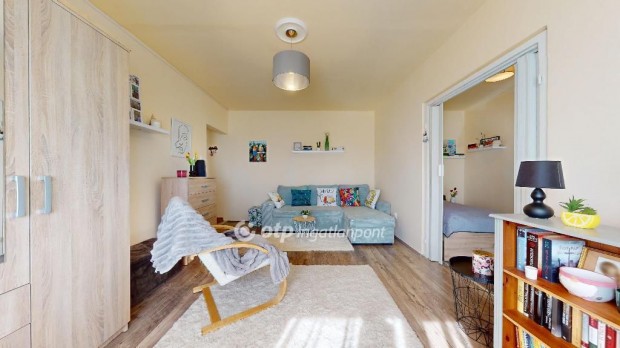 Elad� 54 nm-es lak�s Miskolc