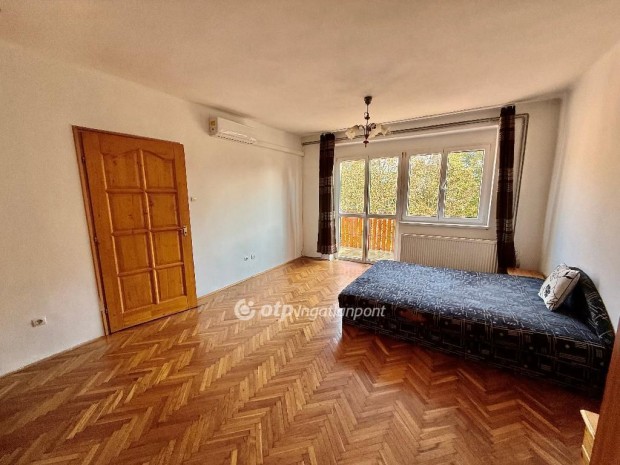 Elad� 54 nm-es lak�s Miskolc