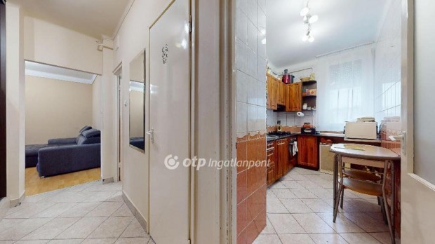 Elad� 54 nm-es lak�s Miskolc