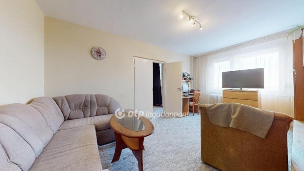 Elad� 54 nm-es lak�s Miskolc