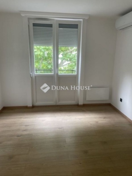 Elad� 54 nm-es lak�s P�cs